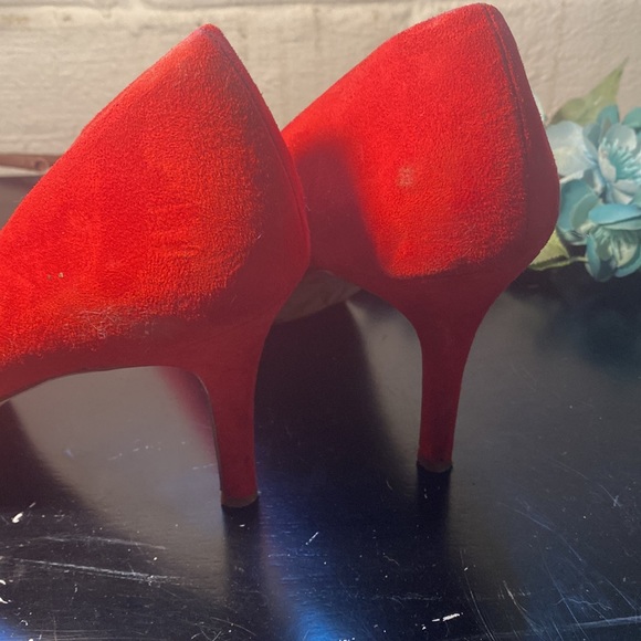 Red Suede I.N.C Pumps - Picture 4 of 4